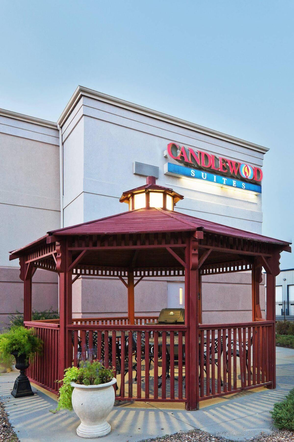 Sonesta Simply Suites Wichita Airport Exterior foto