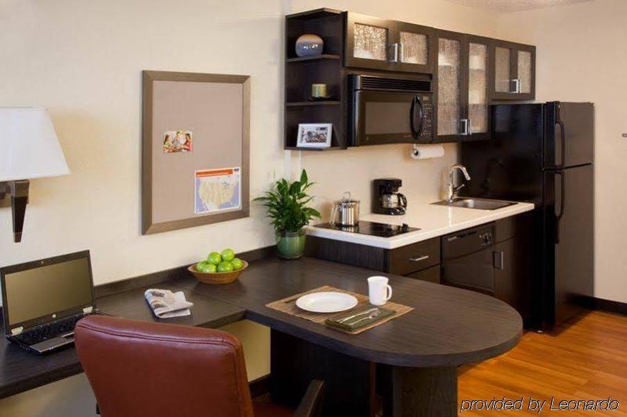 Sonesta Simply Suites Wichita Airport Exterior foto